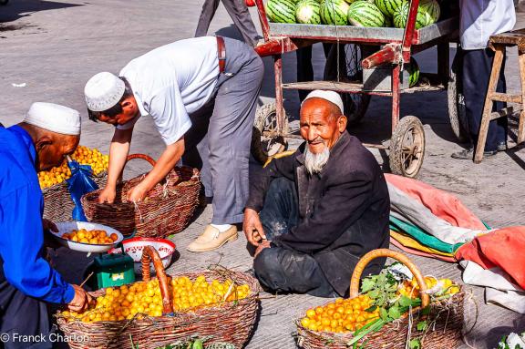Trek dans le bazar de Kashgar parmi les Ouighours