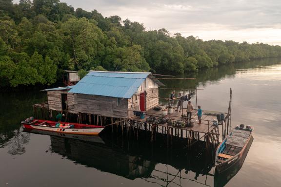 Découverte du logement en baie de Napan au nord de la Papouasie indonésienne
