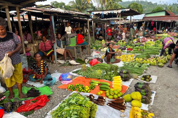 Randonnée vers un marché dans la région de Nabire