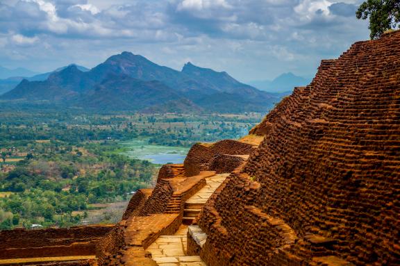 Trek vers le sommet du Rocher de Sigiriya au centre de Ceylan