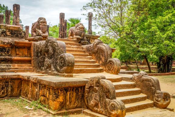 Trek vers le site archéologique de Polonnaruwa au centre de Ceylan